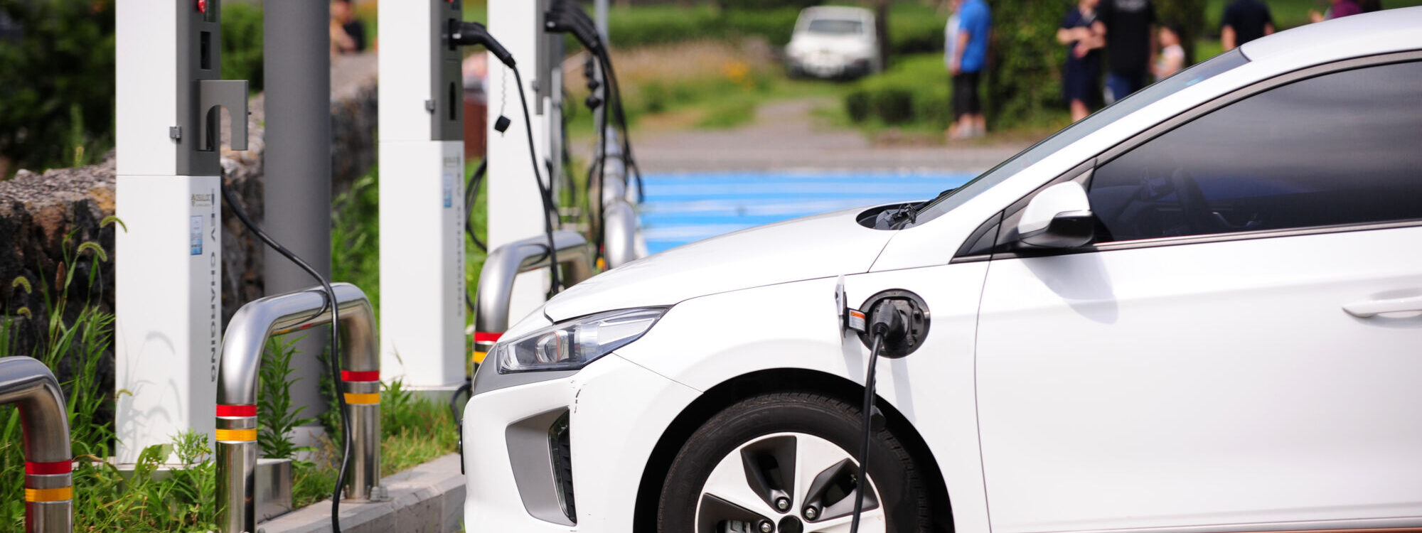 BORNES DE RECHARGE 2000X750 | GreenTech ECS Installation sanitaire et travaux d’électricité générale à proximité de Saint-Louis et Hirtzbach Belfort