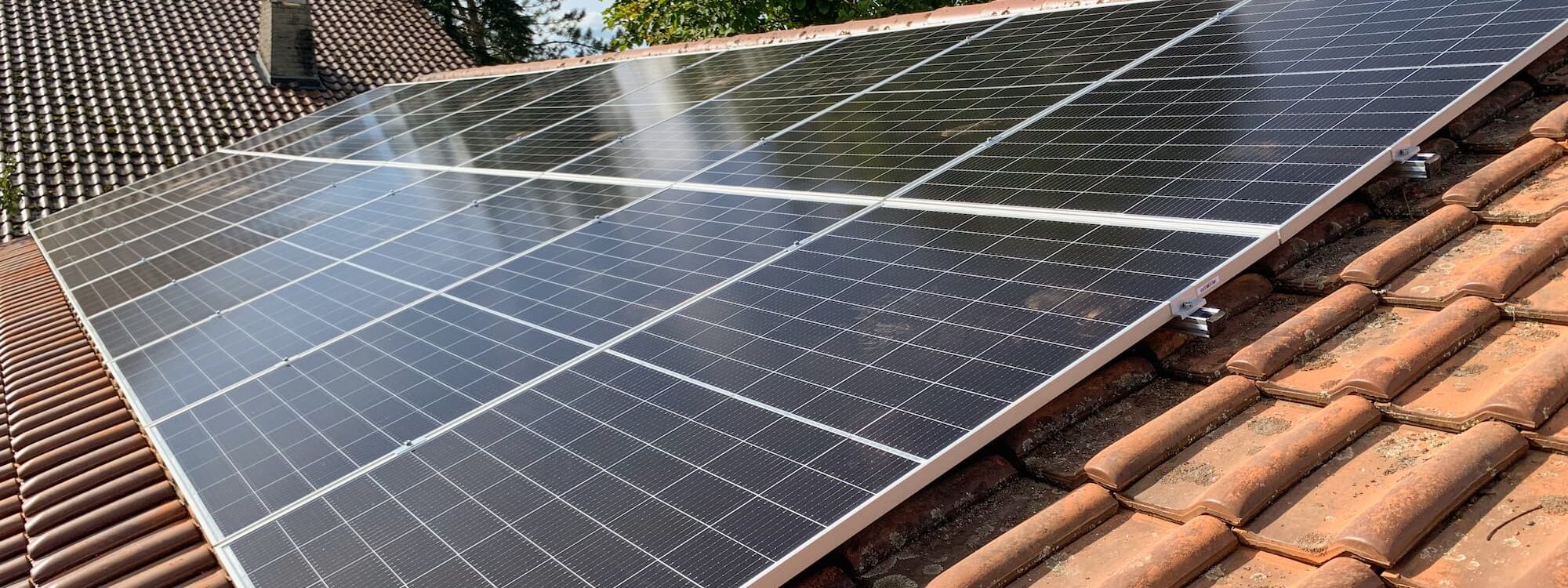 PNNEAUX_SOLAIRES 2000X750 | GreenTech ECS Comment savoir si votre toiture est compatible avec une installation photovoltaïque ? Illzach